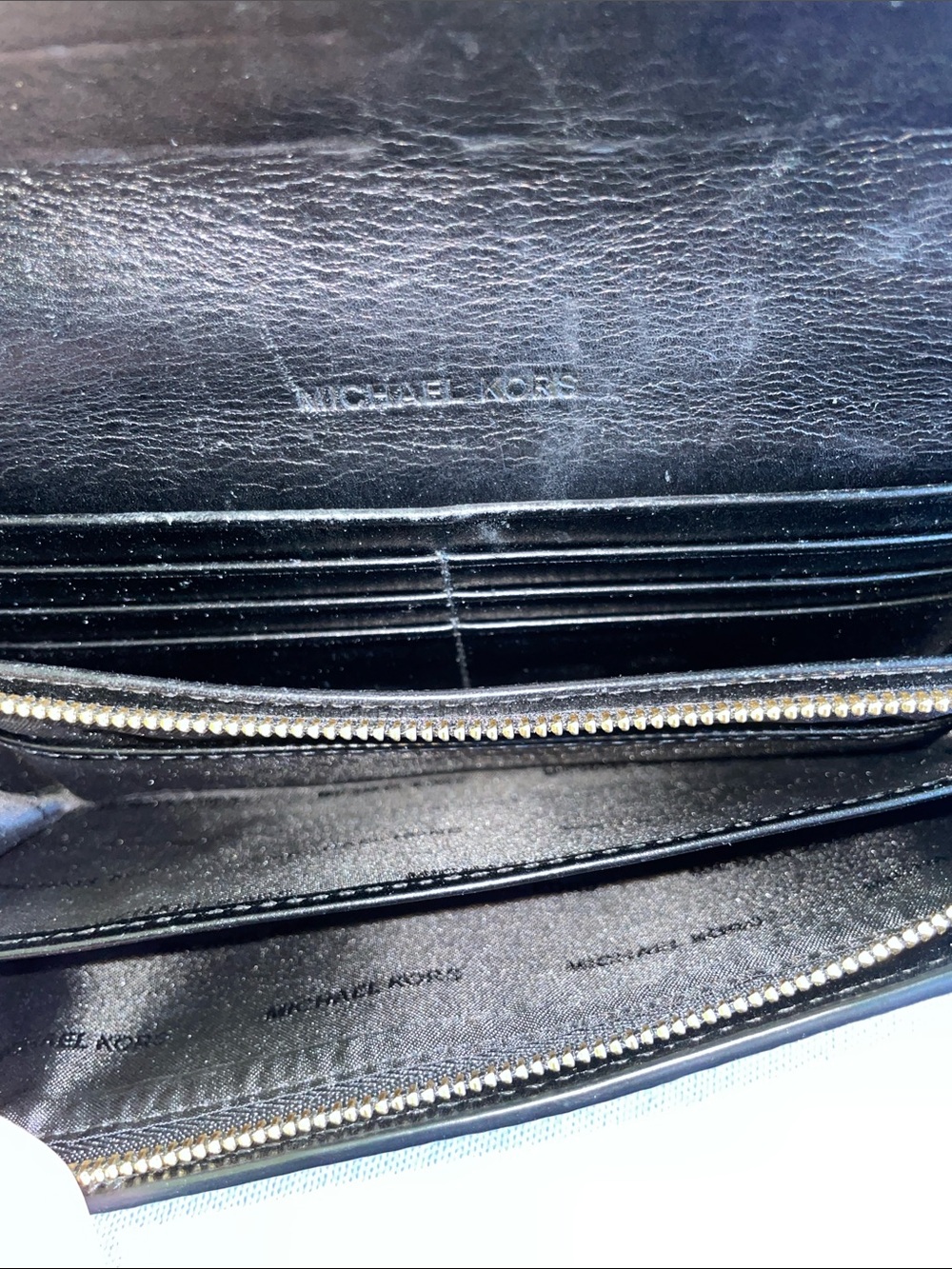 Michael Kors Sullivan Turn-lock Wallet - Picture 8 of 8